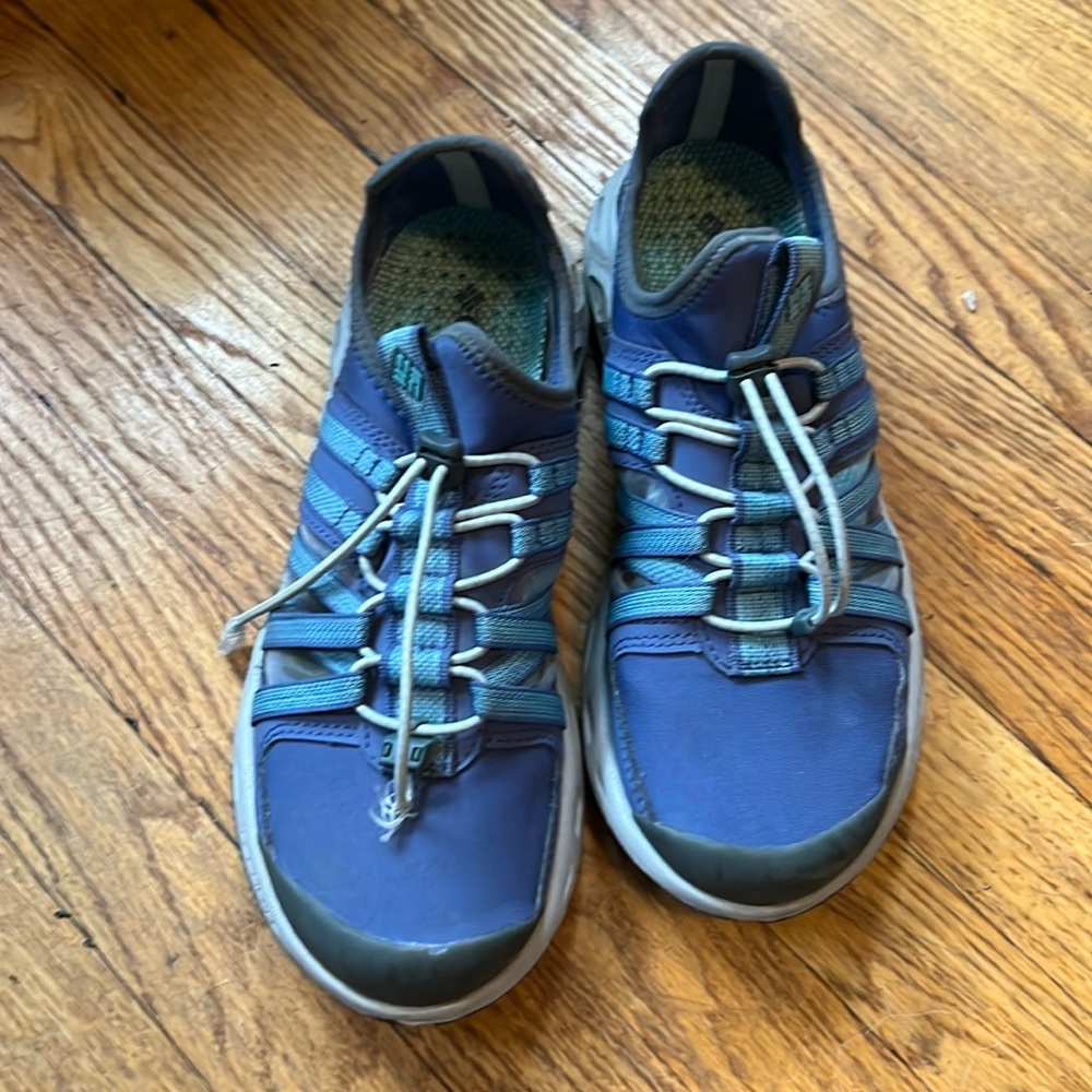Columbia | closed toe water shoes |W 8.5